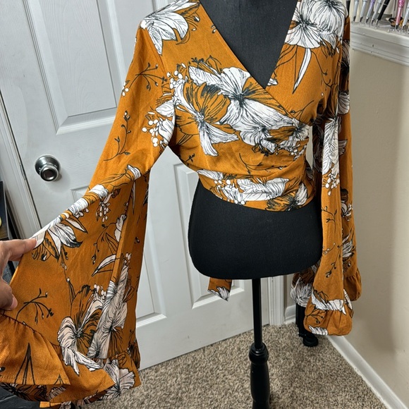 Nice Full Wrap Top - Picture 4 of 6